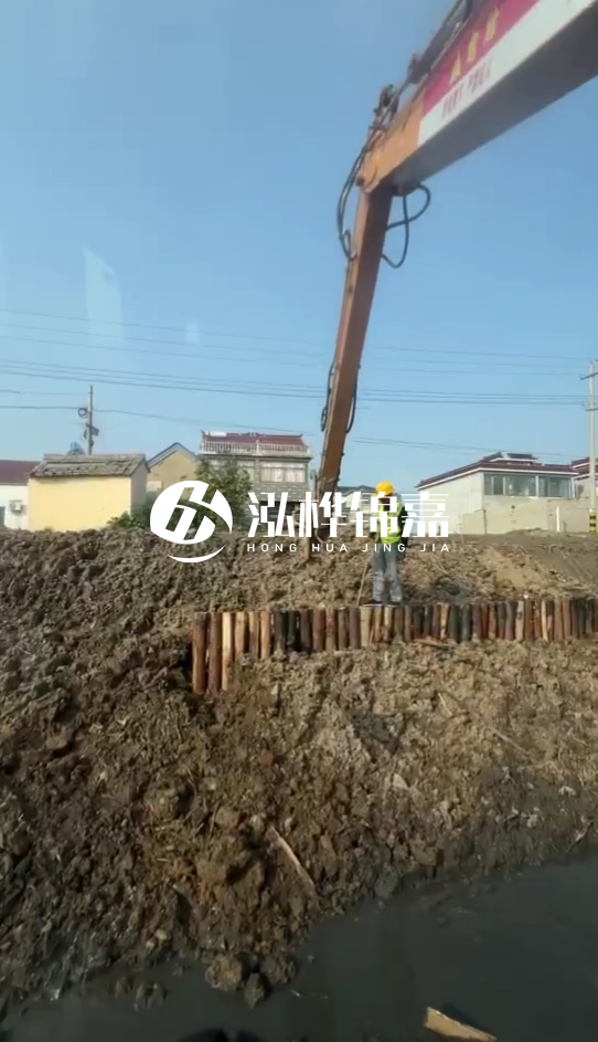 南陽(yáng)挖機(jī)打木樁專(zhuān)業(yè)施工-打防汛木樁時(shí)選用多粗的木樁為宜？
