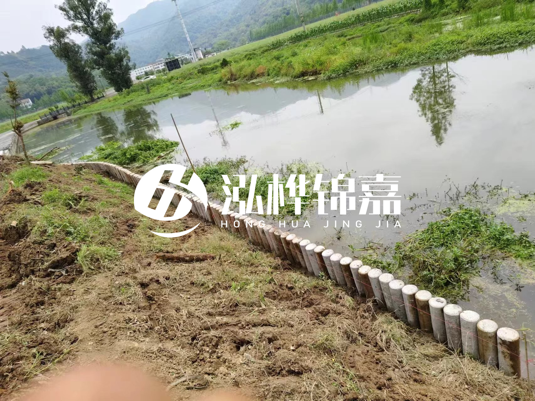 安順市挖機打木樁專業(yè)施工-河道水泥樁護坡多少錢一米？